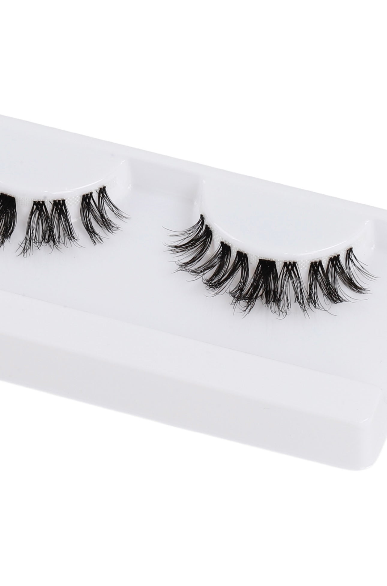 DIY lash clusters 10 day lash extensions Aera lashes