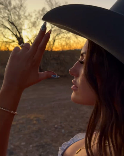 DIY lash clusters 10 day lash extensions Aera lashes