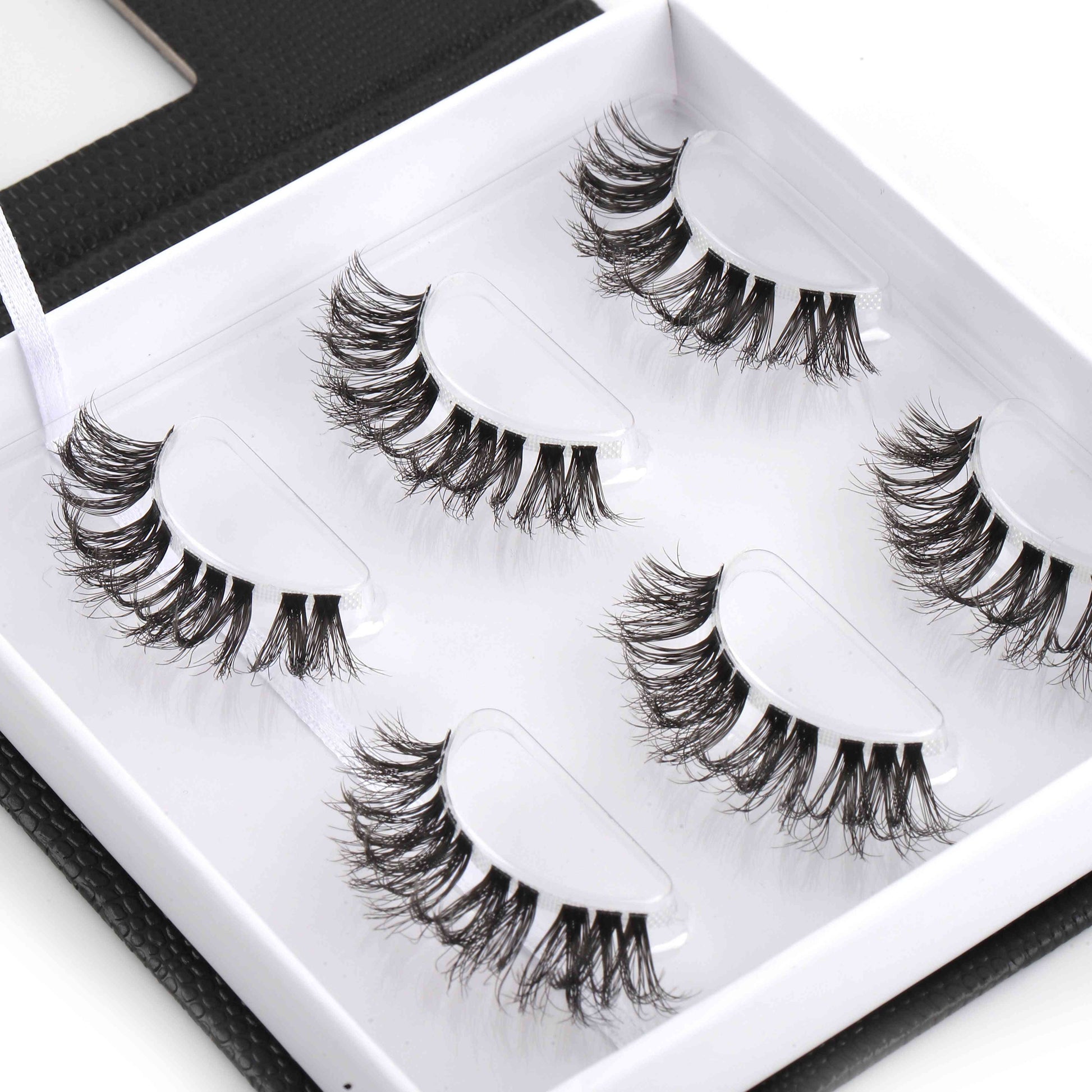 Midi volume lash extensions | hybrid lash extensions | wispy hybrid lash clusters | cluster eyelashes |Aera brings you affordable beauty through our all in one DIY eyelash extensions that you can apply from the ease of your home.