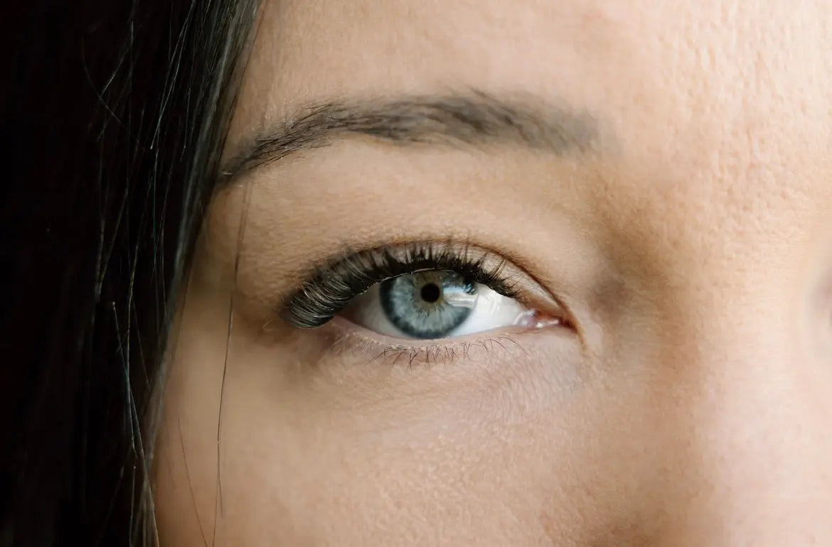 DIY eyelash extensions lash clusters underlash application