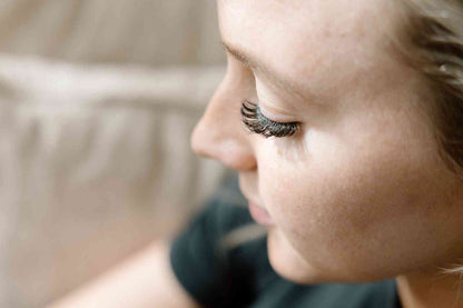 DIY lash clusters 10 day lash extensions Aera lashes